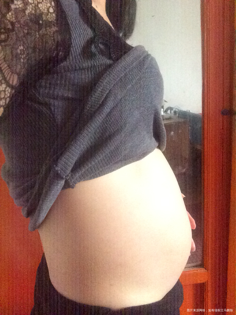 五个月的孕照，不知道肚子小不小