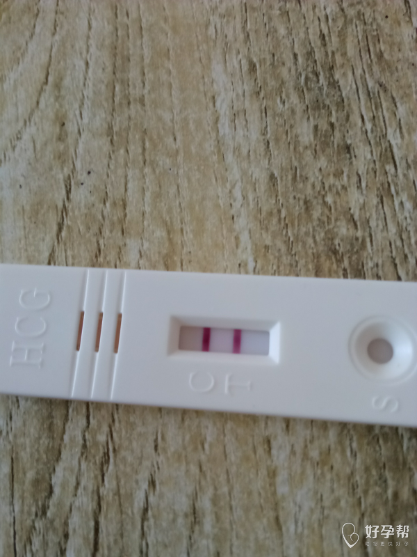 测孕棒显示很明示的两条线一样红