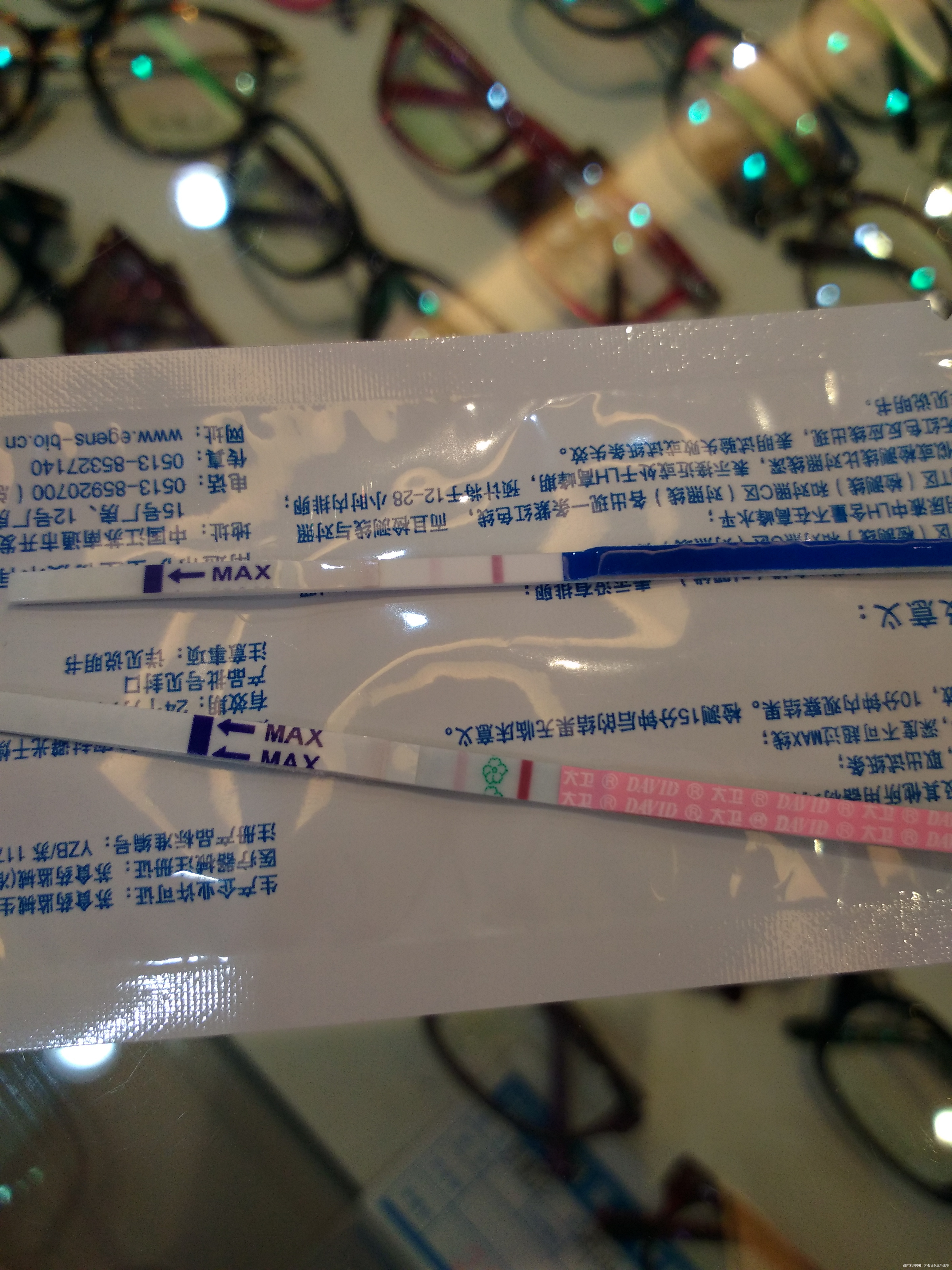 试纸不是应该越来越深吗?怎么越来越浅了?