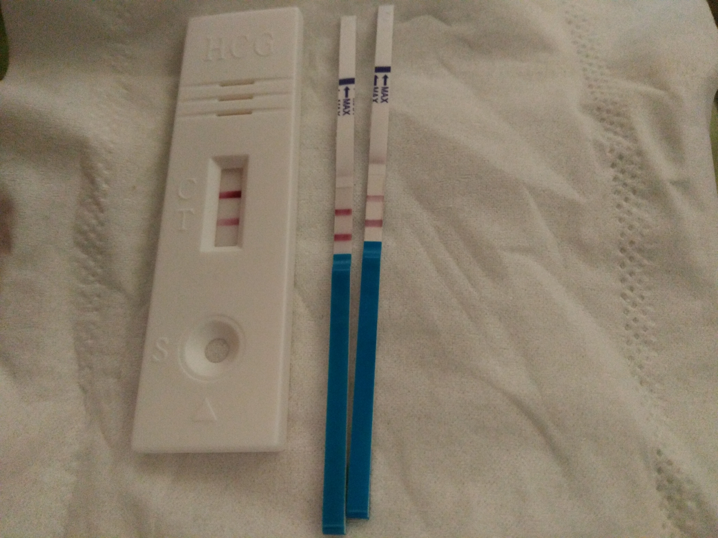 帮忙看下试纸加深了,可是为什么月经推迟一天验血说未怀孕-月经推迟