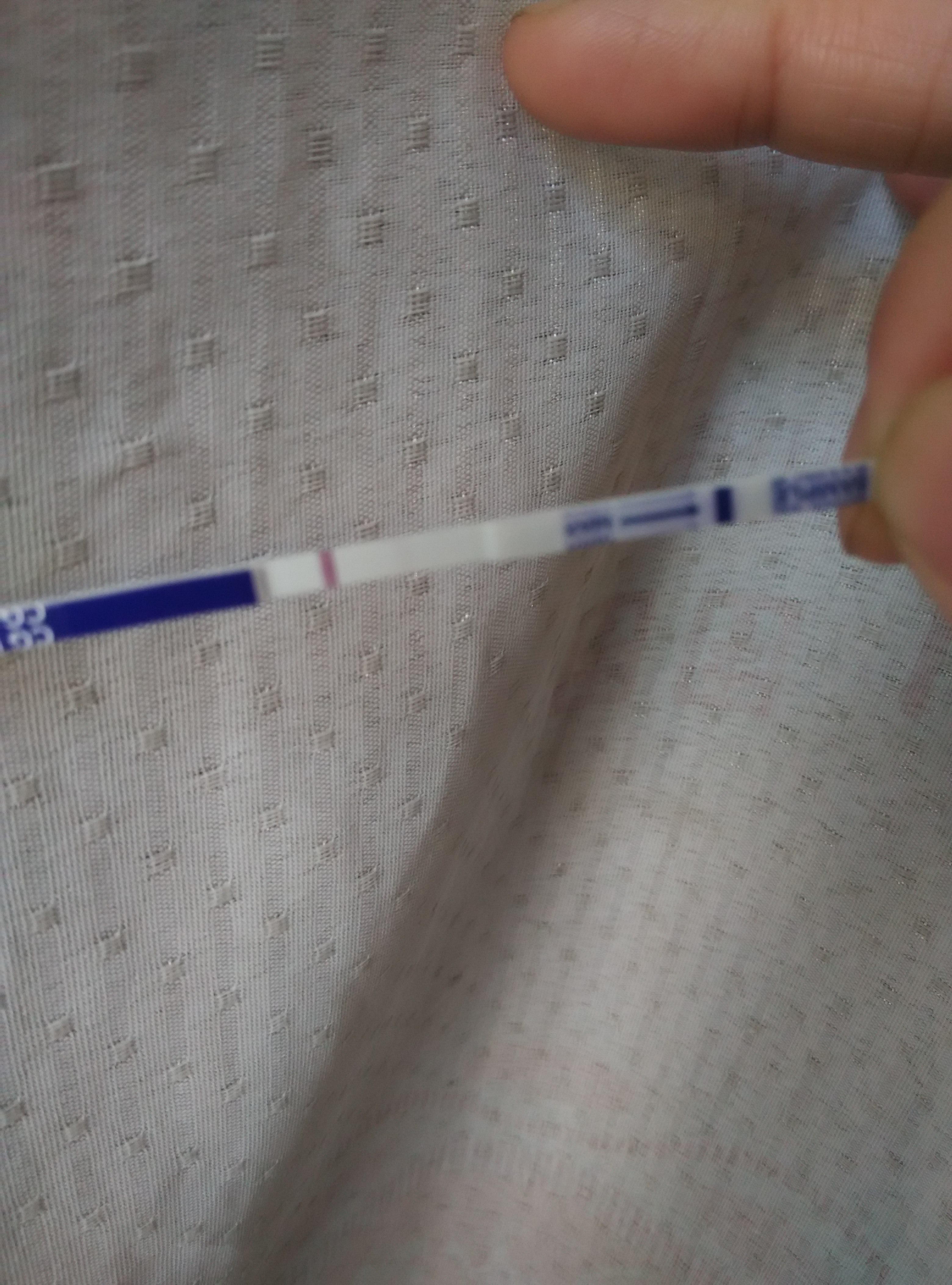帮我看一下有没有一点淡淡的水印