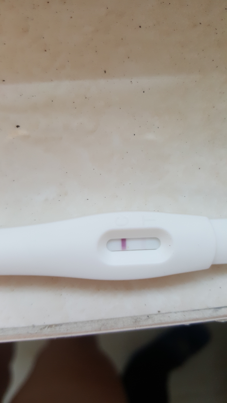 我先用大卫排卵试纸(红色)测到两条线强阳,后来又用大卫早早孕试纸