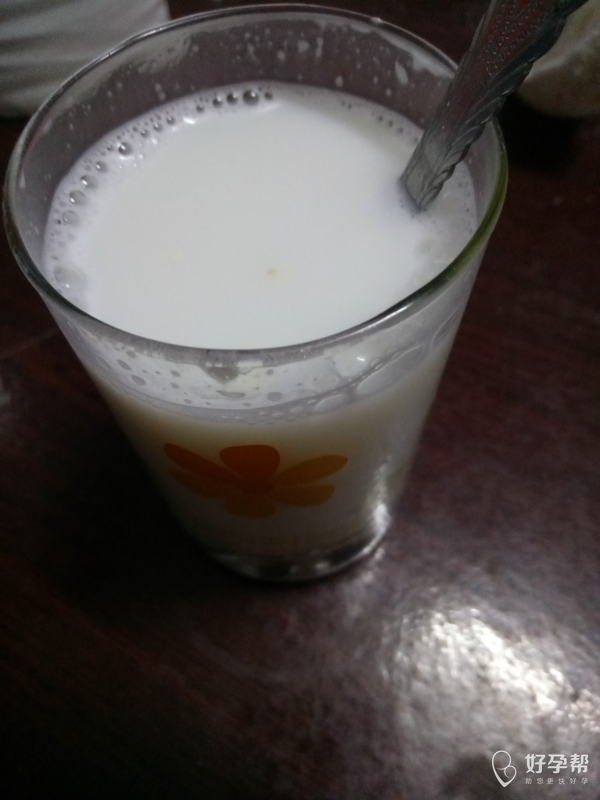 有人说睡前喝牛奶可以长胖,我是睡前喝奶粉,不懂能不能长胖!