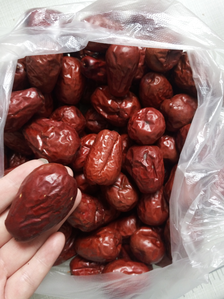 买了红枣和桂圆,慢慢吃吧