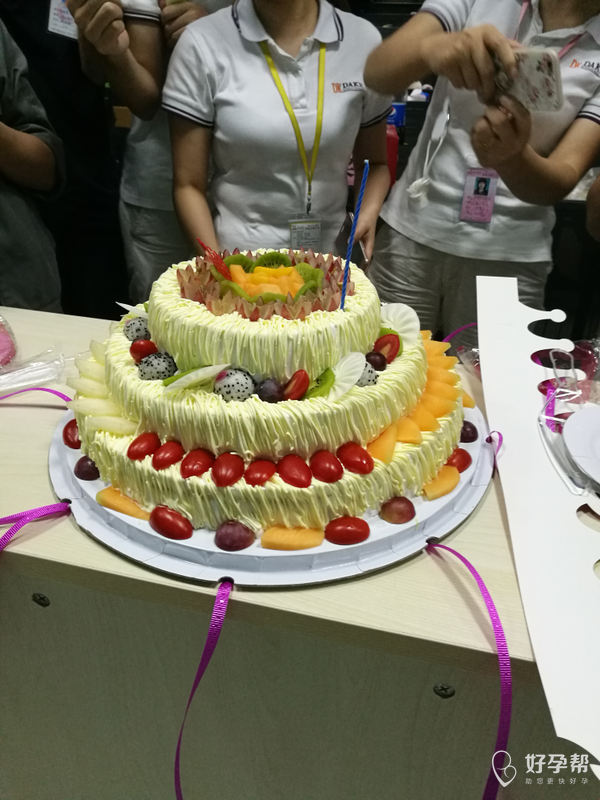 今晚参加了集体生日会