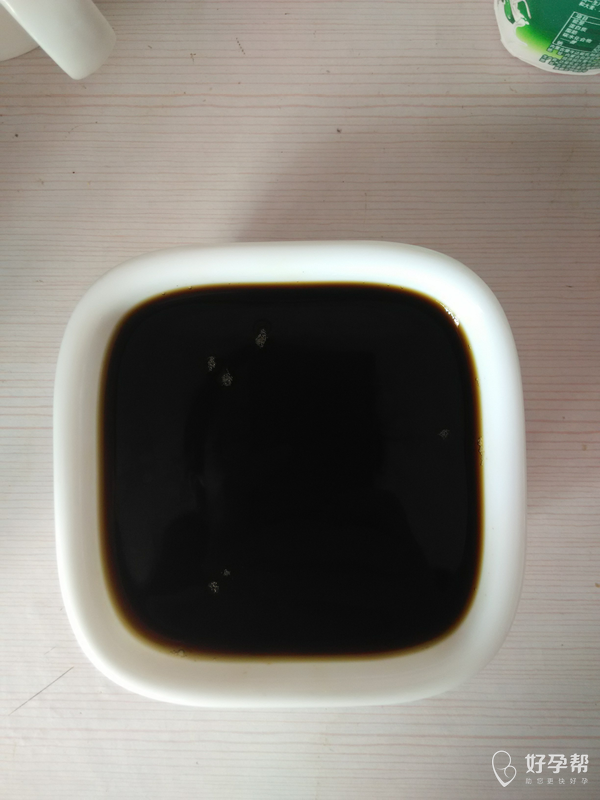 刚喝了满满一碗苦中药!