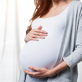 高龄女性做试管婴儿痛吗?第三代试管婴儿的费用大概是多少?