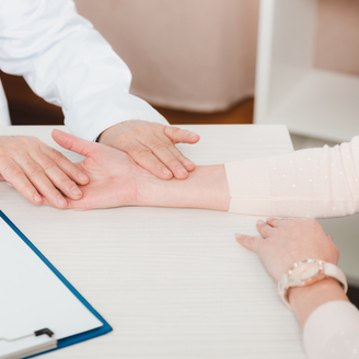 青岛和济南试管婴儿医院哪家更好?深度对比成功率、费用与技术差异