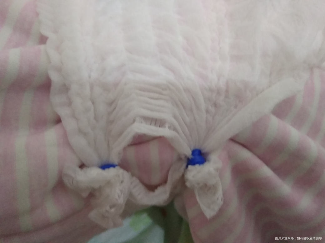 拉拉裤的一边被闺女撕开了