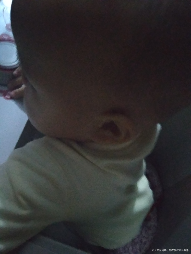 非要站在里面玩,不让站就哭