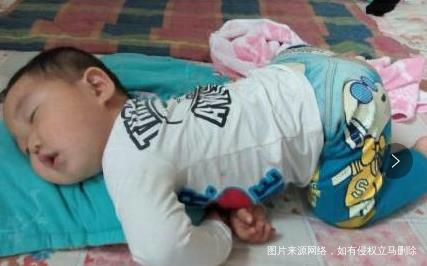 宝宝的这些奇葩睡姿其实是“求救信号”?