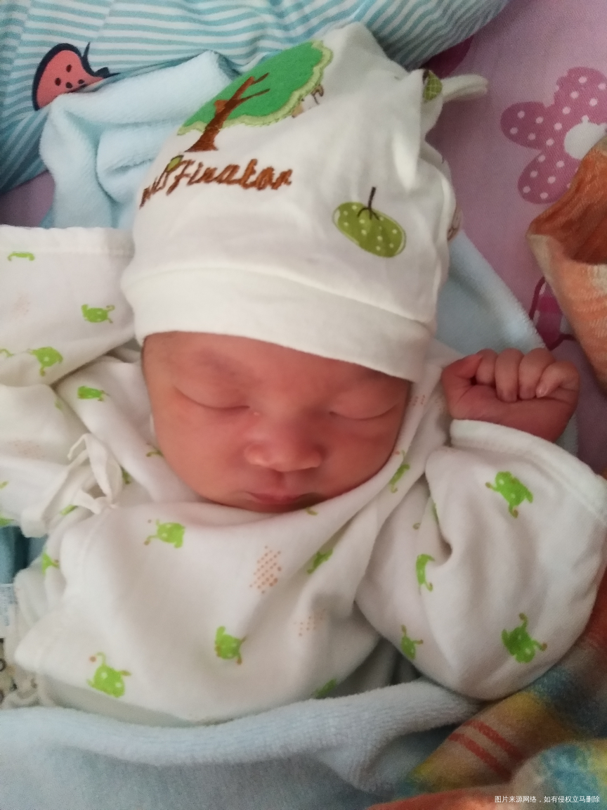 宝宝刚出生时没有洗澡和