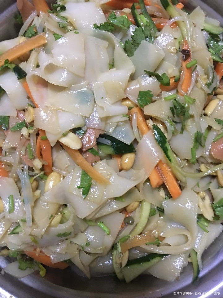 啦啦啦..自己做的凉皮哦