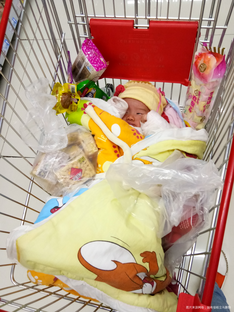 带闺女去逛了超市,哈哈😄