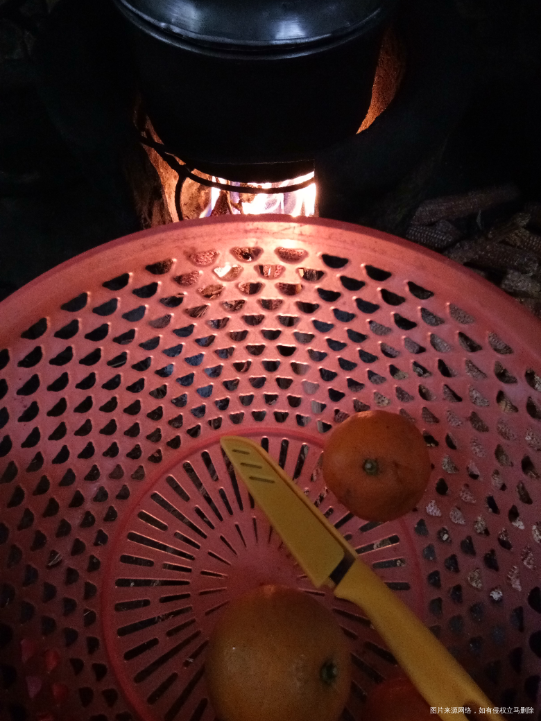 烧火煮番薯吃,没菜吃真是←_←