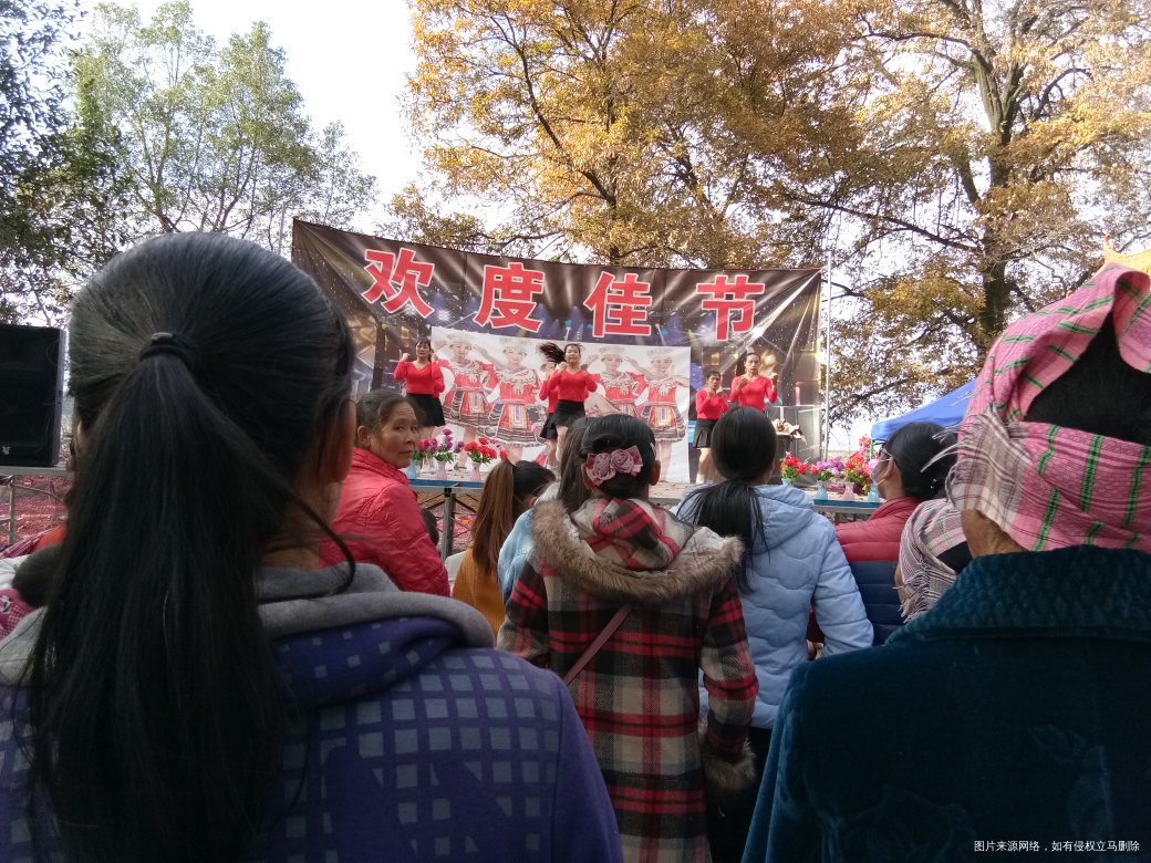 广场舞呢😊哈哈😄😊😊😊