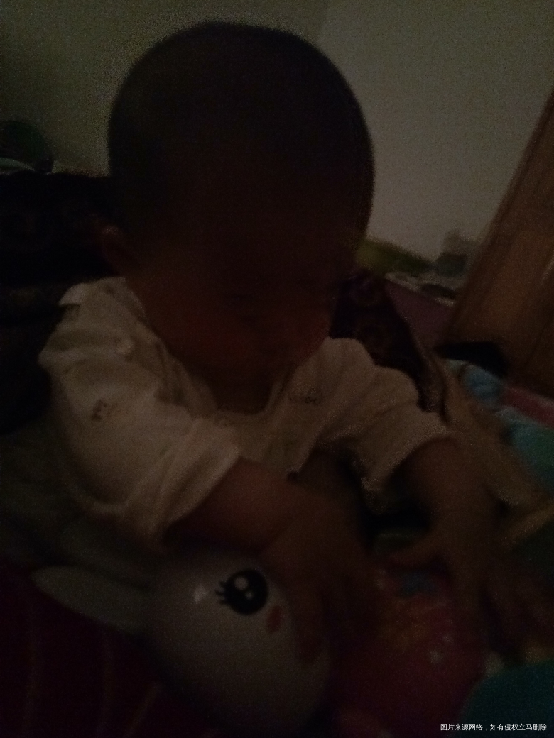 每天早上闺女醒来,我都是给她