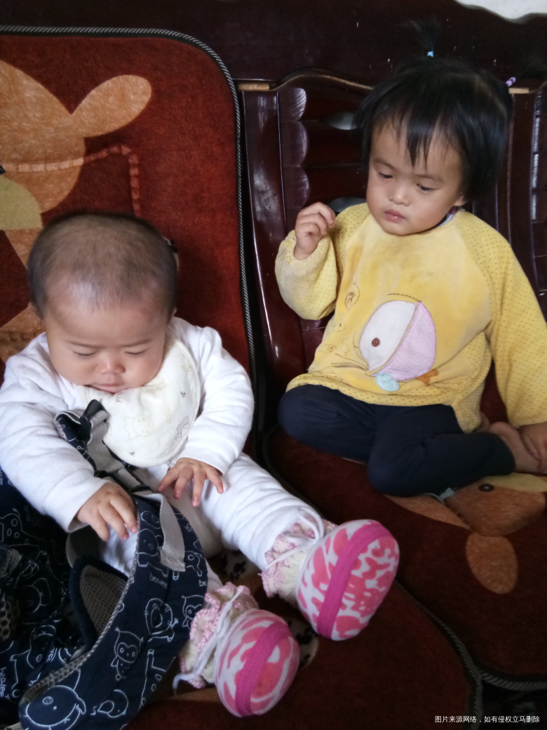 回来妈妈家,表姐在家里。我就是回来找表姐玩的