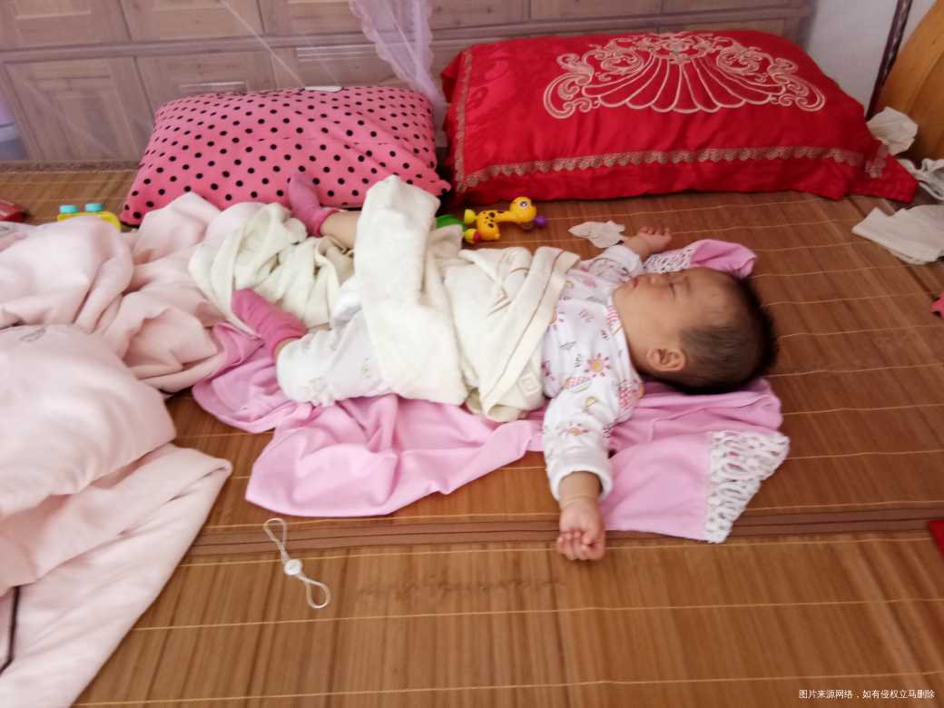 这姿势,真是😱双手双脚朝天啊