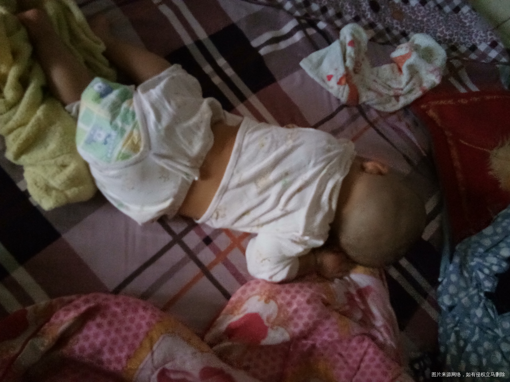 闺女早上睡觉的姿势。哈哈😄