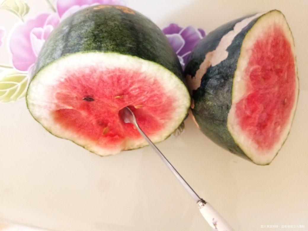 新鲜的西瓜,这么小一个,我可以😊