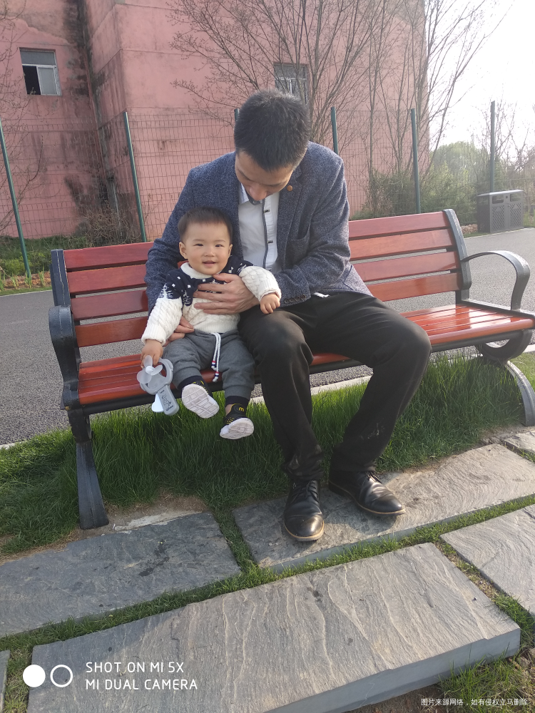 带宝宝游东湖绿道,太阳晒的有点热