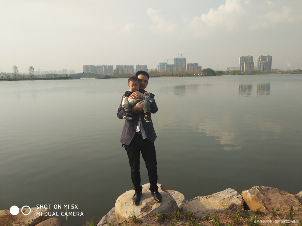 带宝宝游东湖绿道,太阳晒的有点热