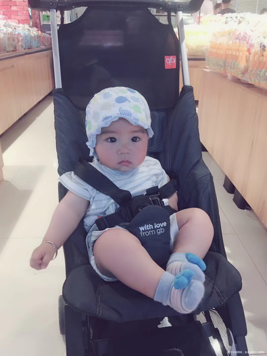 朋友的宝宝,好可爱啊!啊!