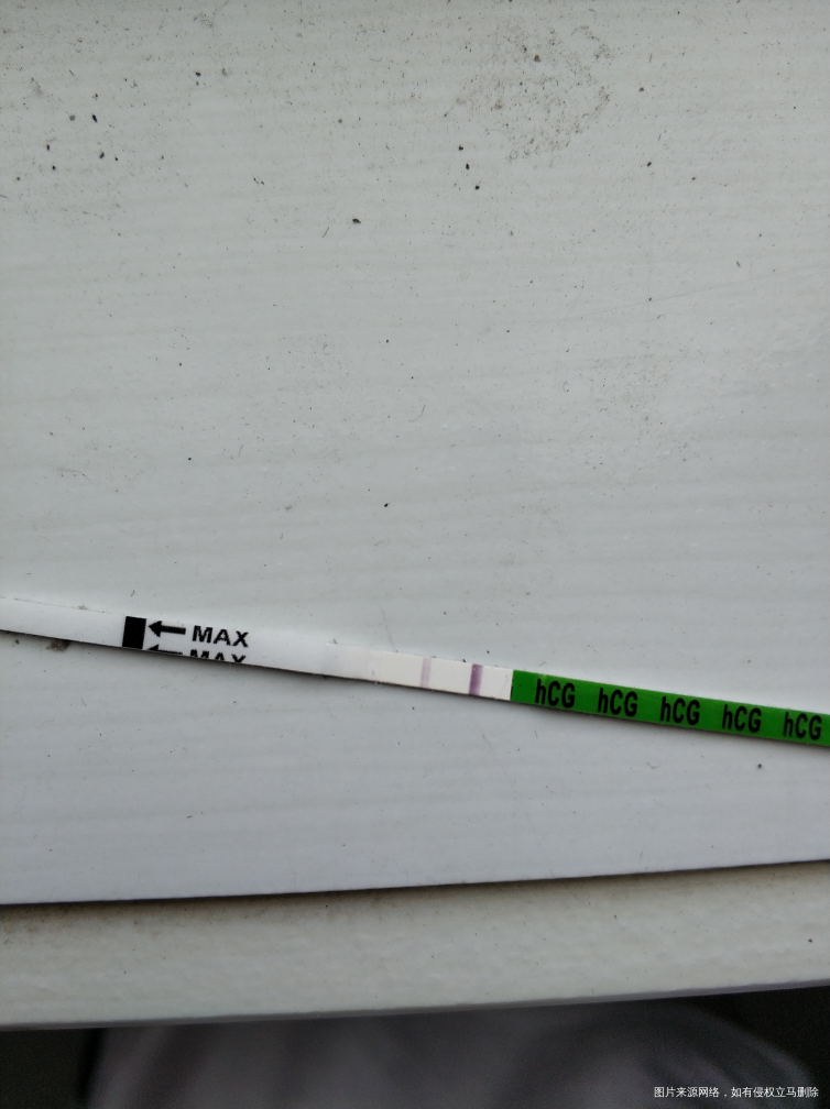 今天是囊胚移植的第八天了,早孕试纸也测出了粉粉的印子。宝宝,真的谢谢你,谢谢你的...