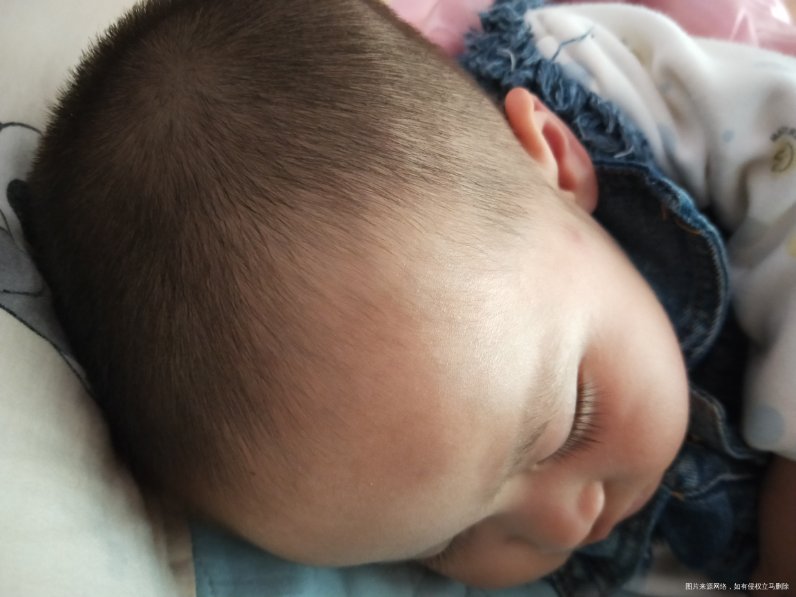 今天给宝宝把头发理了
