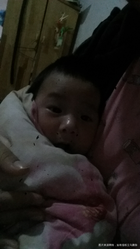 起床了还没有穿衣服天冷死了