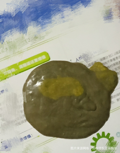 麻烦医生看看这粑粑什么颜色