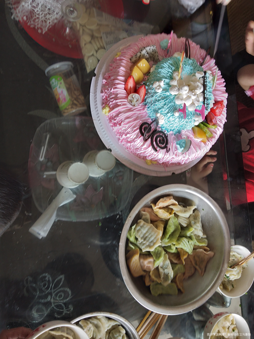 闺女盼了好几个月的彩色饺子