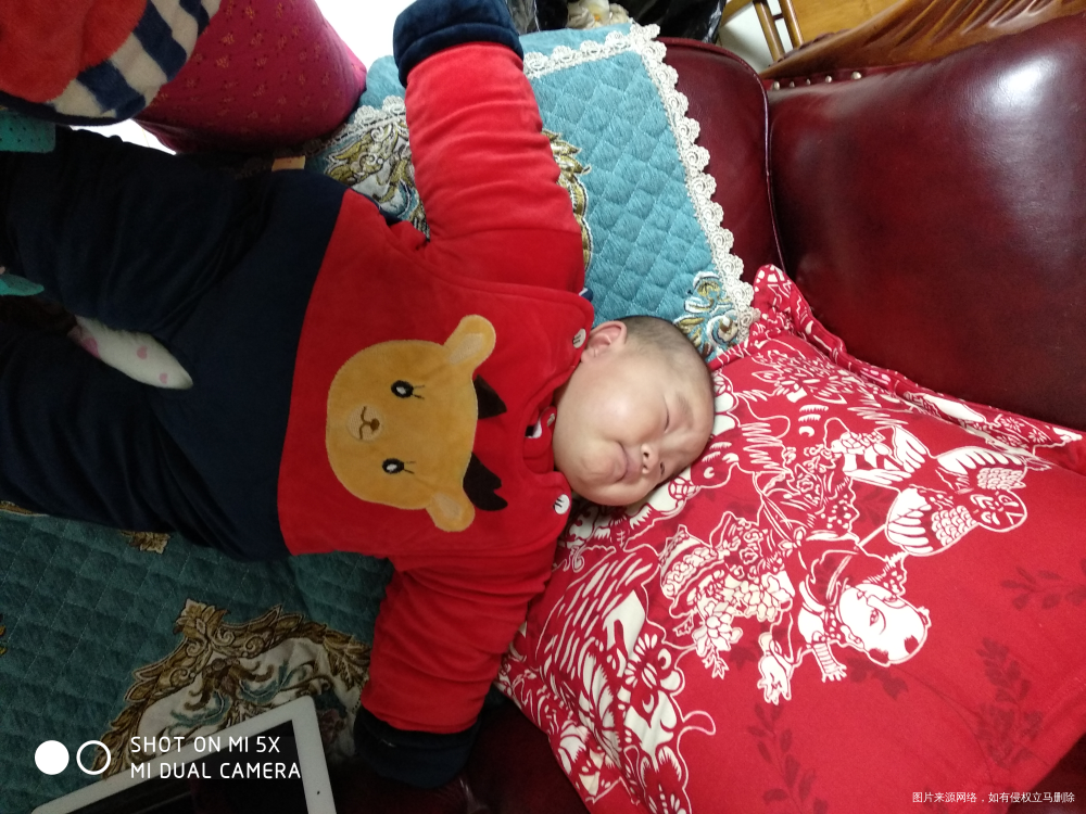 小恶魔醒了,不想抱你咋办