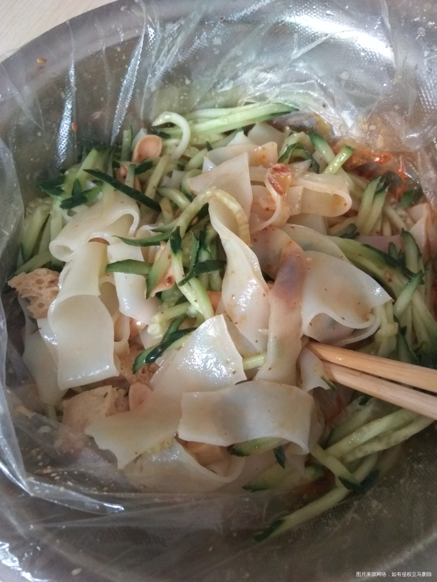 中午老爸排队买的凉皮