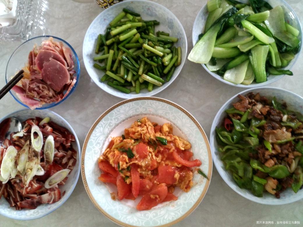 老公下午做的饭呦,吃现成的。