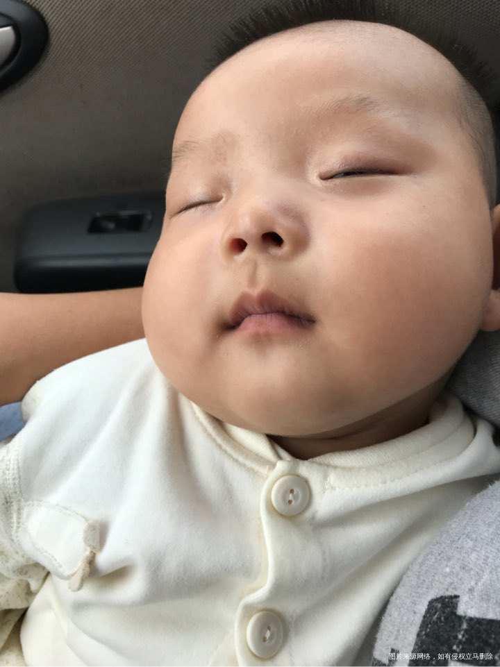 今天去给宝贝照百天照 到了最后 哭的我头都大了