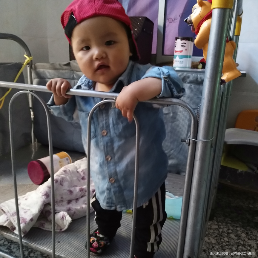 【辣妈体验】二宝会站立和挪步啦