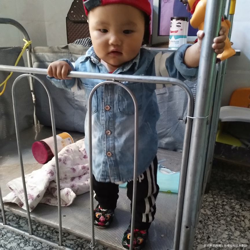 【辣妈体验】二宝会站立和挪步啦