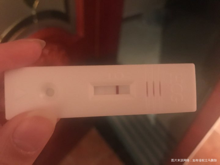 囊胚10天试纸测来了,浅浅的,