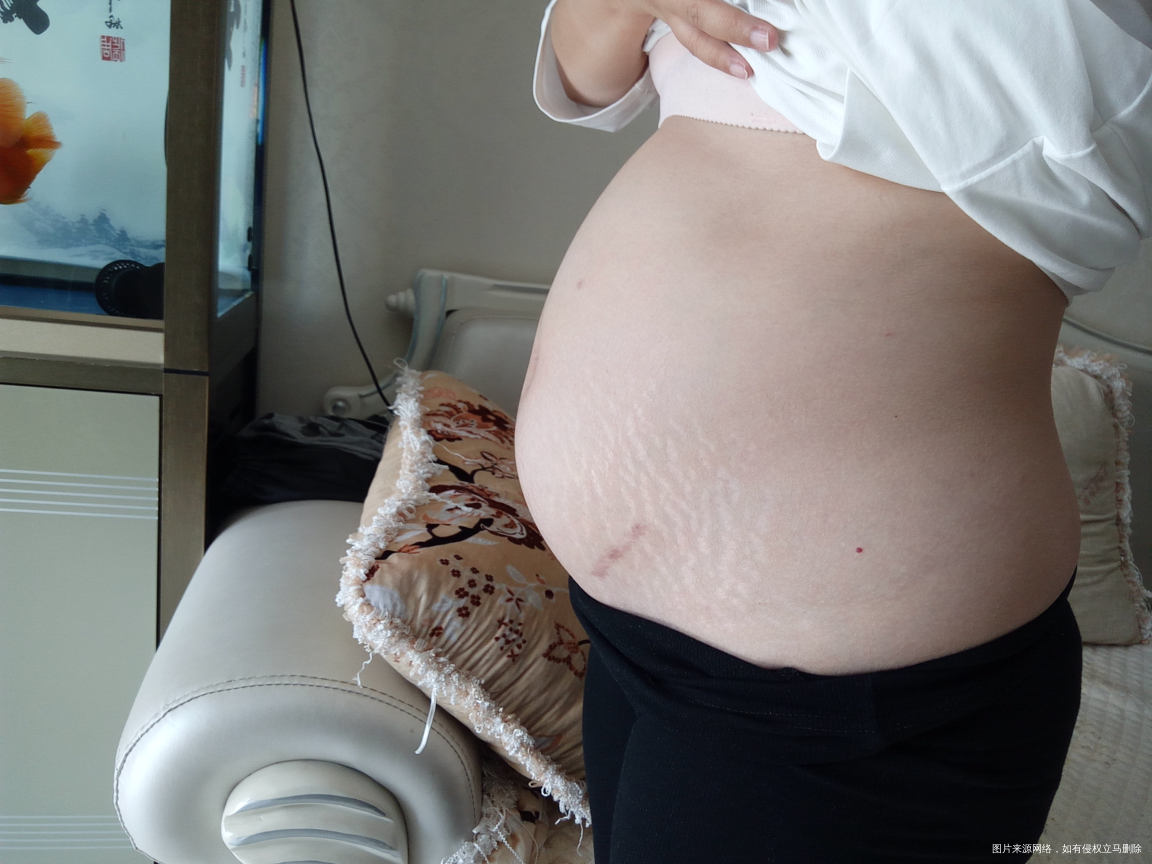 晒晒22周的大肚子,我们五个月啦。。。