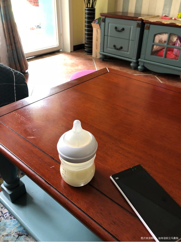 宝宝不吃奶瓶怎么办?饿还是?