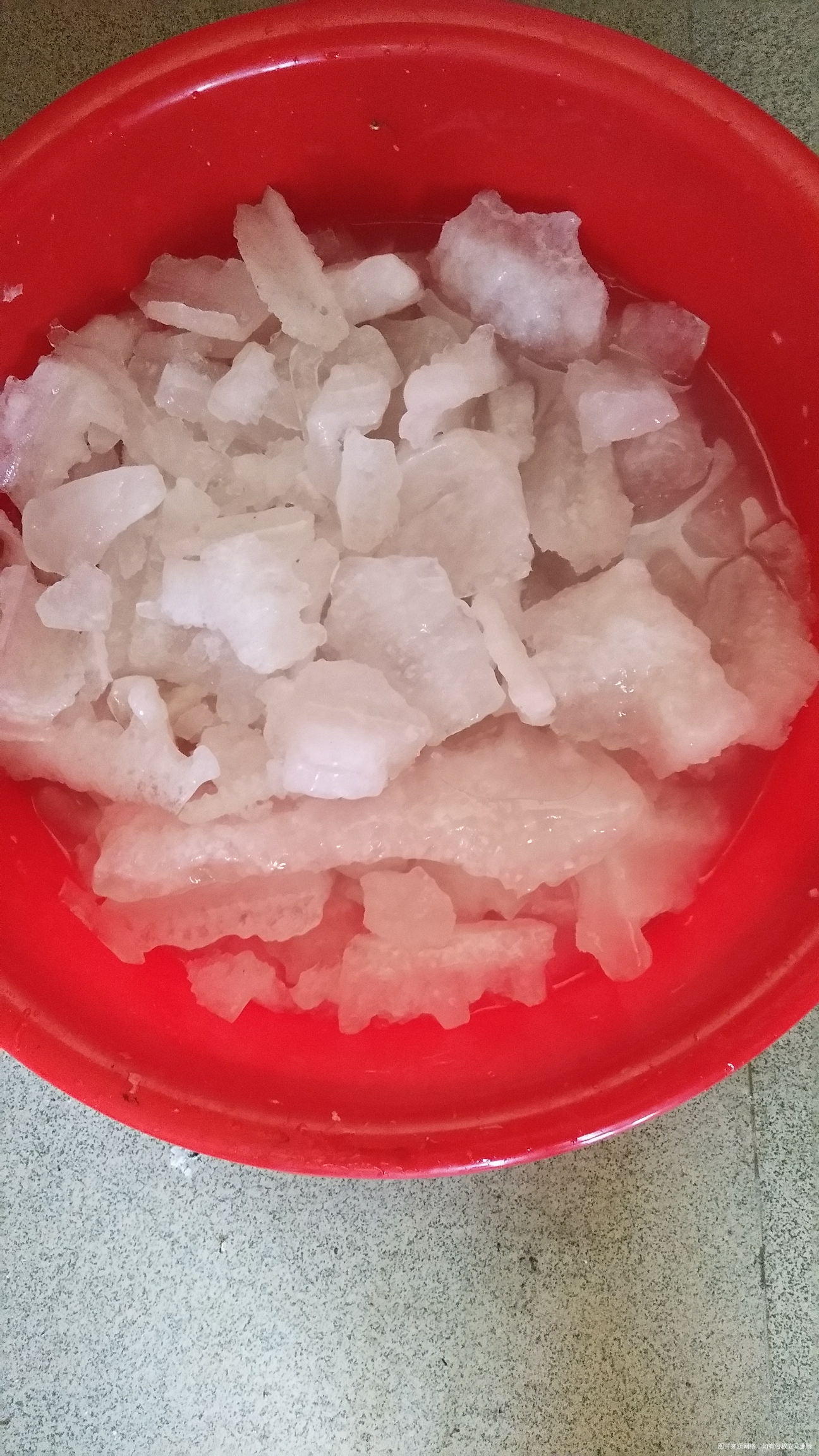 恨不得抱身上了,一大盆子冰快,