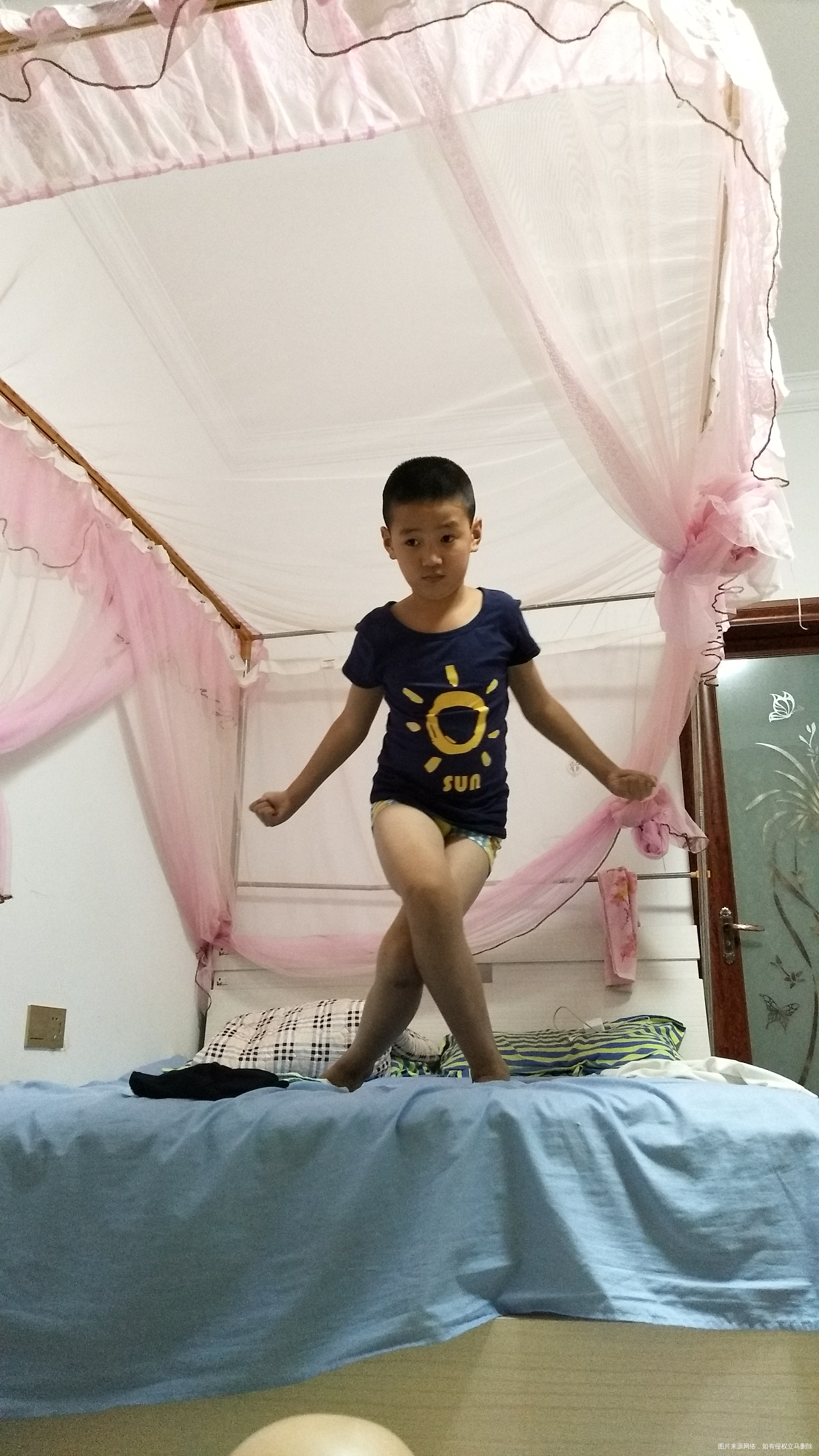 这是我最瘦时候买的一件T恤,穿了一次