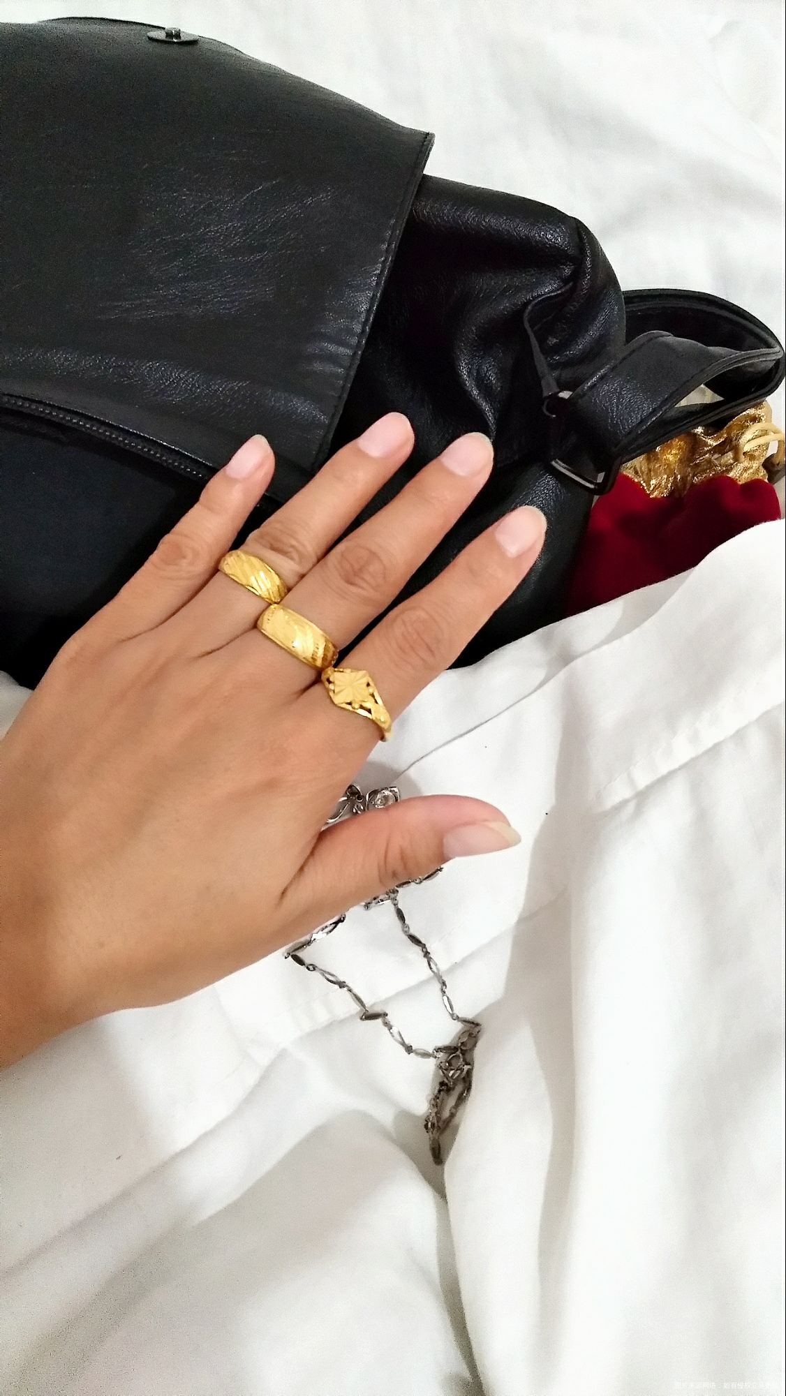 女人都是这样吧,喜欢买,买了一直放着