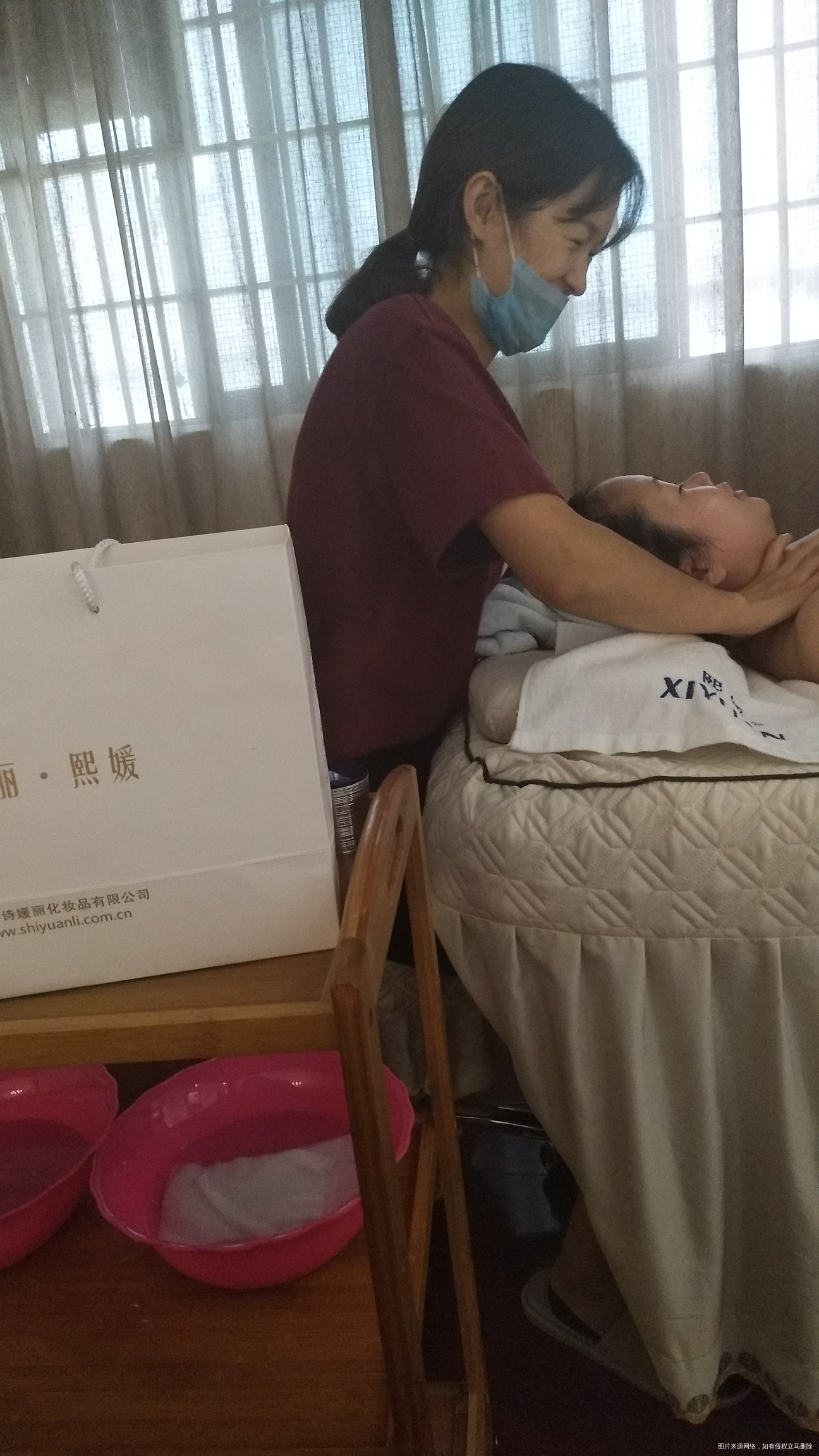 哎,我在旁坐着吧,还有一个多小时才完是,