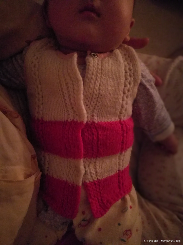 谢谢姥姥,我们有漂亮的毛背心穿了!