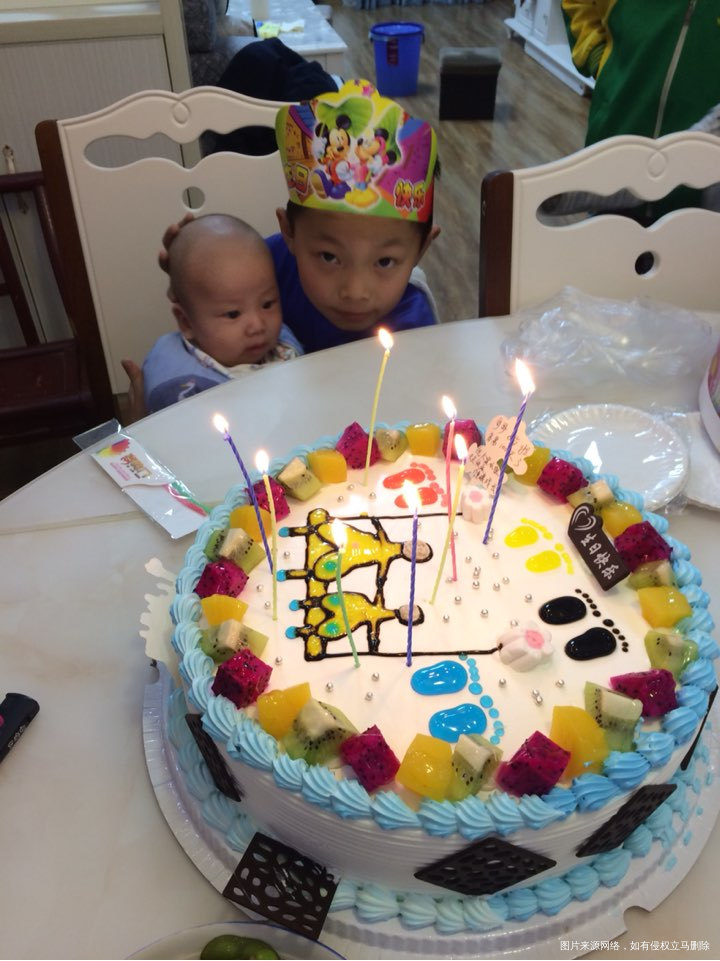 今天大宝八岁生日,小宝出生一百天