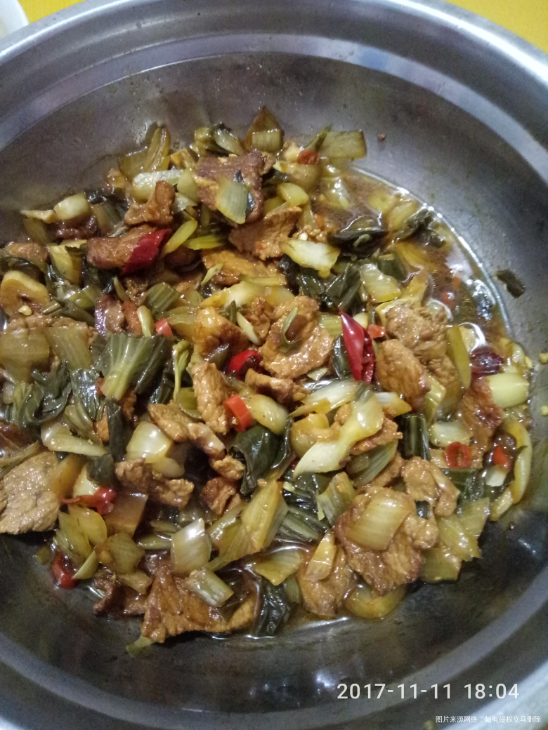 晚上吃腌菜烧肉,又酸又辣的