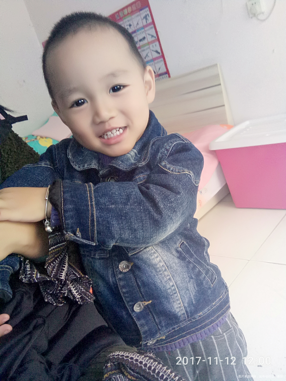 拉着我要我陪他出去玩